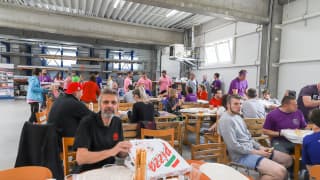 32 Pizza k obědu pro všechny